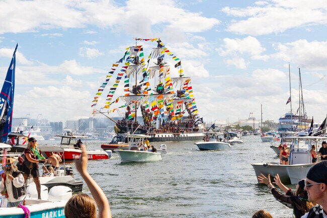 Palmetto Beach residents are minutes away from downtown activities such as Gasparilla.