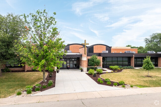 St. Matthew School has a student-teacher ratio of 15 to 1.