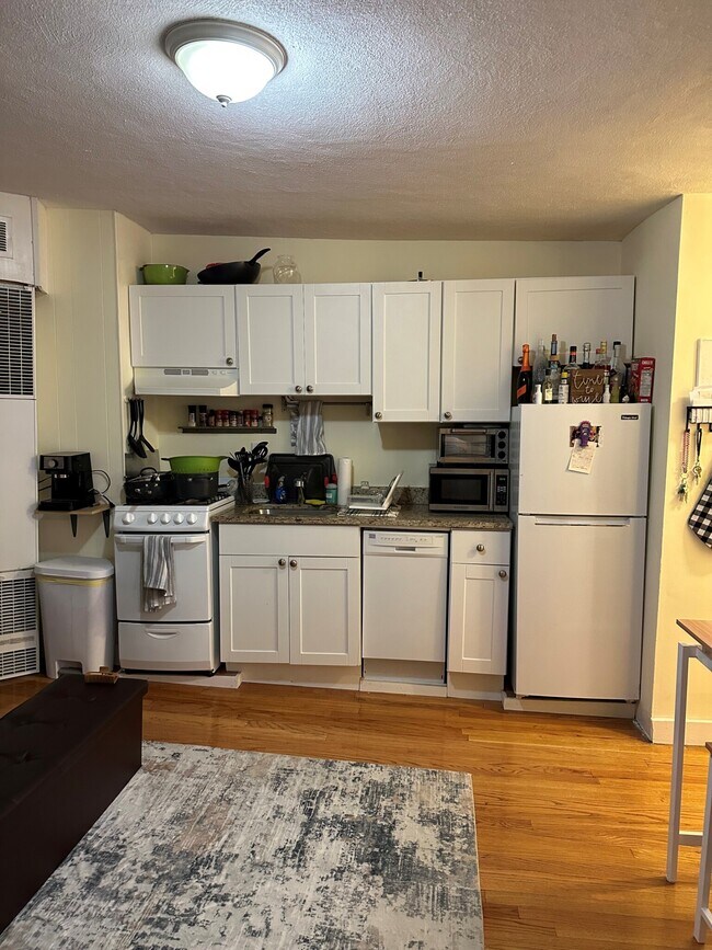 145 Endicott St unit 10, Boston, MA 02113 - photo 2