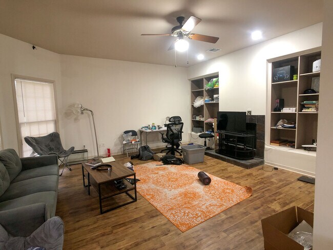 3200 Duval St unit 308, Austin, TX 78705 - photo 3