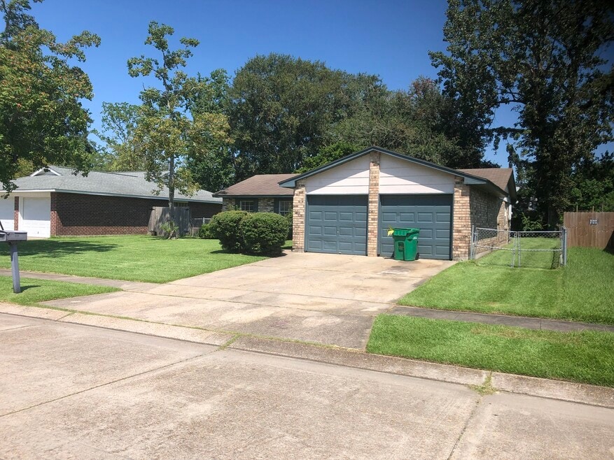 557 Esplanade St, La Place, LA 70068 - photo 1