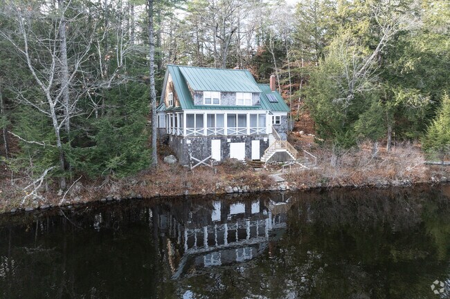 Along Hiram's water bodies, you can find charming lakeside cottages ideal for summer recreation and retreat.