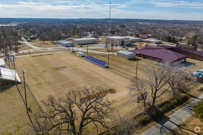 Weleetka High School  challenges students by offering an all-encompassing curriculum.