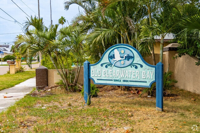 Old Bay District is on the edge of Clearwater Bay, and next to Downtown Clearwater.