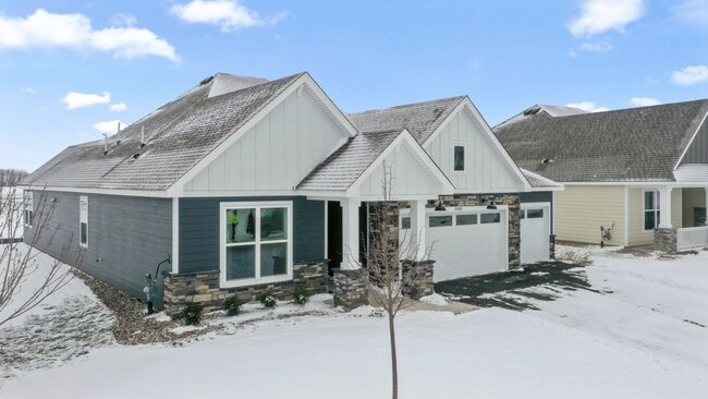 20048 Gabardine Ln, Lakeville, MN 55044 - photo 2