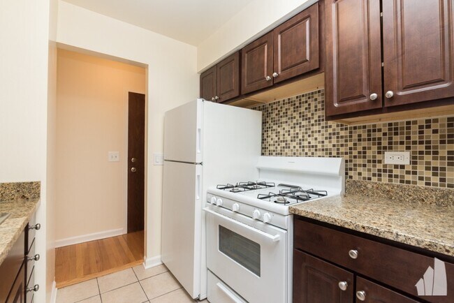 5820 N Sheridan Rd unit 206, Chicago, IL 60660 - photo 5