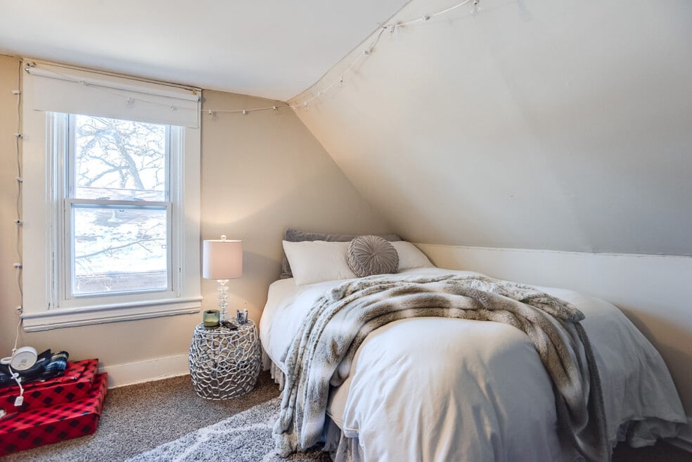 425 12th Ave SE unit 2, Minneapolis, MN 55414 - photo 1