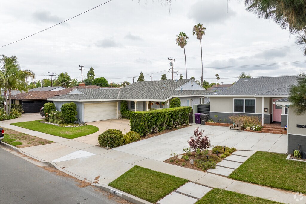 6920 E 11th St, Long Beach, CA 90815 MLS OC24055510