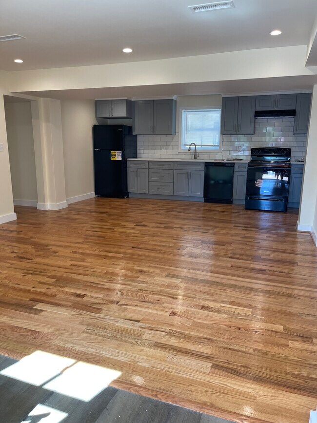 Leaving + kitchen