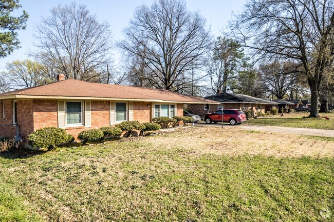 Single-story ranchers that feature patterned brick exteriors and low-sloping roofs are popular in Whitehaven.