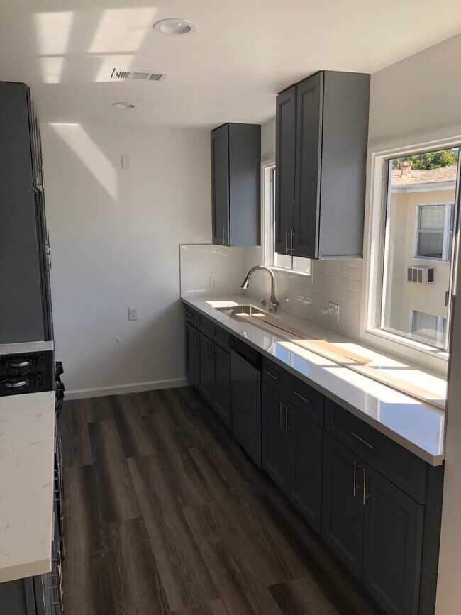 1136 S Holt Ave unit 2, Los Angeles, CA 90035 - photo 4