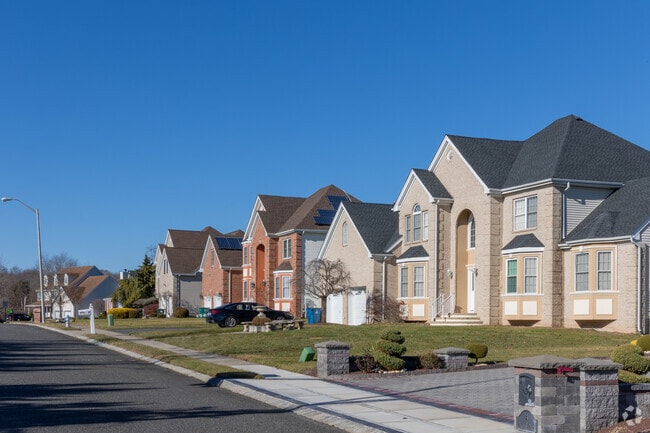 Edgewood in Jackson offers newer traditional homes on spacious, tree-lined lots.