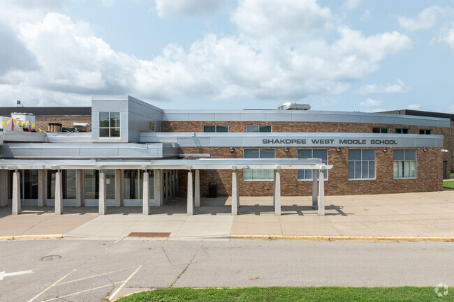 Shakopee Jr High West is located in Shakopee, MN.