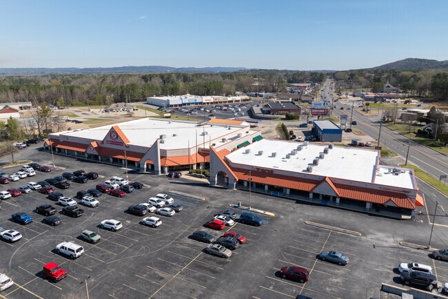 Along Rainbow Highway in Rainbow City are a large number of shops and restaurants.