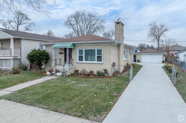 Ranch homes are popular home styles in Seminary District.