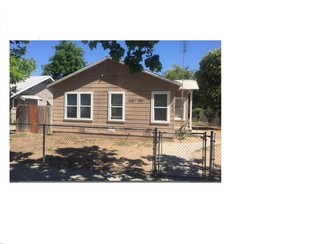 2417 E Lewis Ave, Fresno, CA 93701