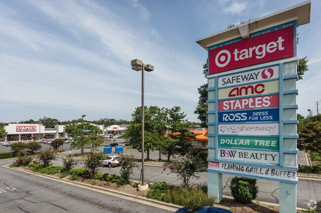 Rivertowne Commons Marketplace in nearby Oxon Hill offers a wide selection of shops and services.