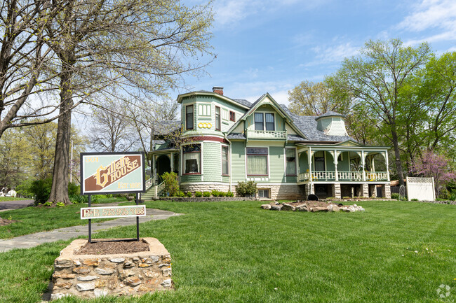 The Gillette House was originally built in 1892 and now hosts visitors of Mexico.