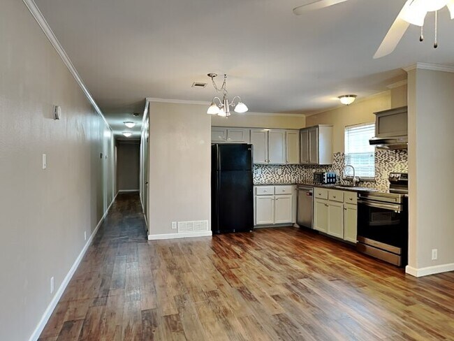 1414 Record Crossing Rd unit A, Dallas, TX 75235 - photo 6