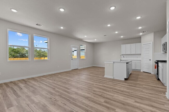 9884 Chavaneaux Landing, San Antonio, TX 78221 - photo 2