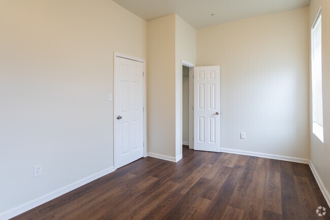2BR, 1BA - 646SF - Primary Bedroom