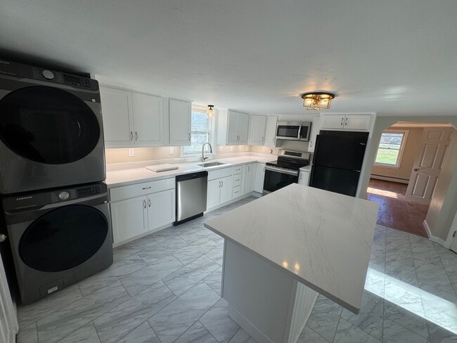 456 Mattakeesett St unit 3, Pembroke, MA 02359 - photo 5