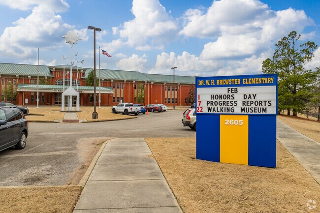 William H. Brewster Elementary School has a student-teacher ratio of 14:1.