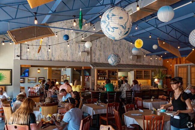 Alice's on Bayview is a charming establishment that serves both seafood and vegetarian dishes.