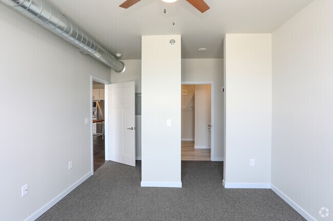 1BR, 1BA - 649 SF