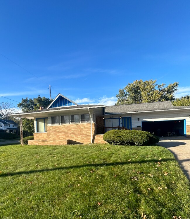 1103 Lippincott Blvd, Flint, MI 48503