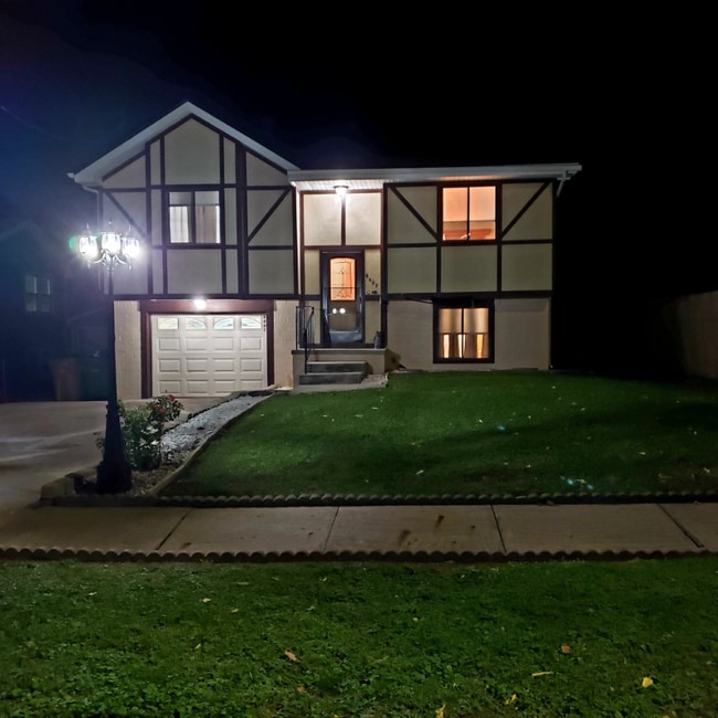 6407 Carpenter Ave, Windsor Heights, IA 50324 - photo 2