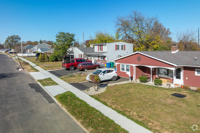 Most homes in Goldenridge were constructed in the 1950s.