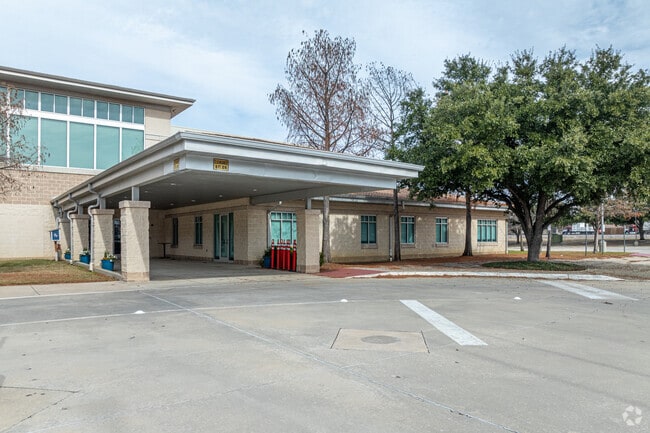 Trivium Academy has a student population of 553.