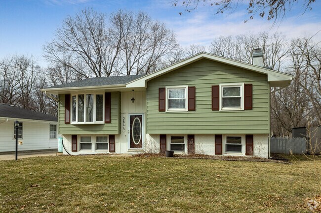 The classic Split Level is common throughout Des Moines, and Douglas Acres is no exception.