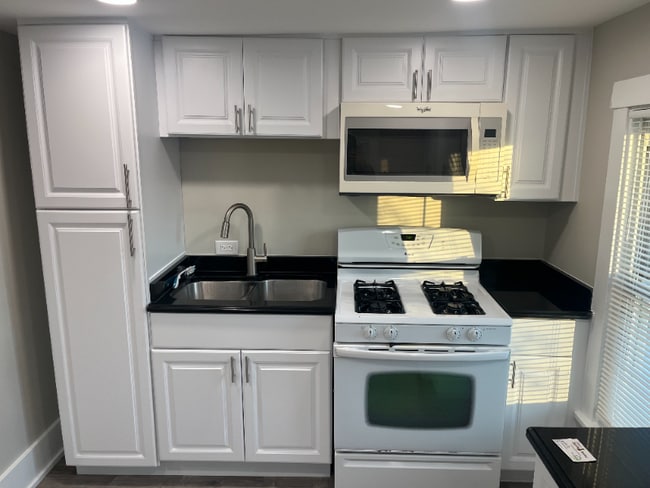 312 S Van Buren St unit A, Batavia, IL 60510 - photo 3