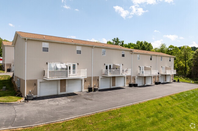 Colonial Apartment Complex, Jonesborough, TN 37659 - photo 2