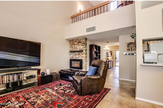 7724 E Vía Ventana Norte, Tucson, AZ 85750 - photo 6