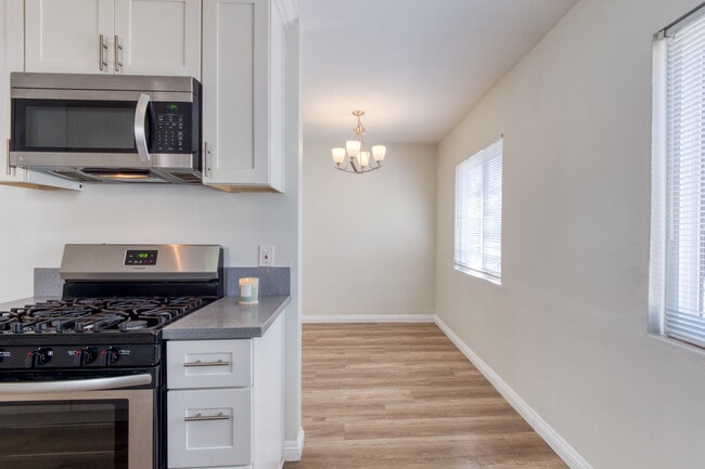 1734 Eudora Ave, Wilmington, CA 90744 - photo 7