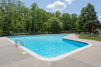 48 N Evergreen Rd, Edison, NJ 08837