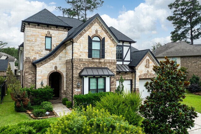 Newer contemporary homes are one of the many homes styles located in Creekside Park.