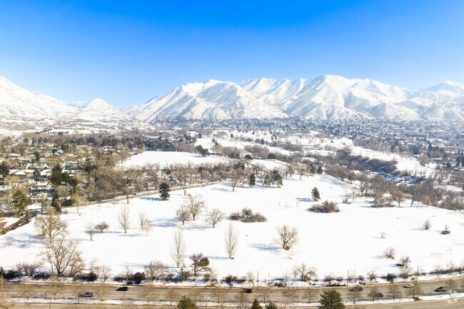 Bonneville Golf Course has a beautiful and well-kept 18-hole course.