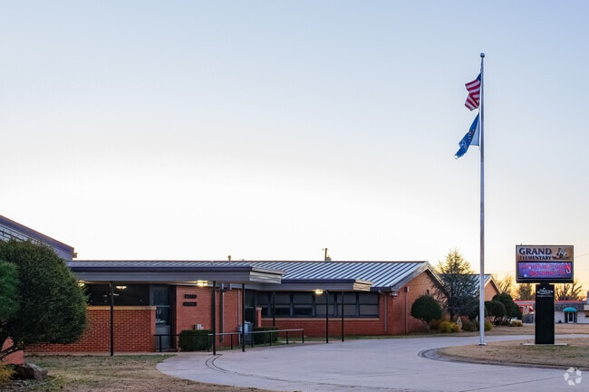 Grand Avenue Elementary School earn a B from Niche