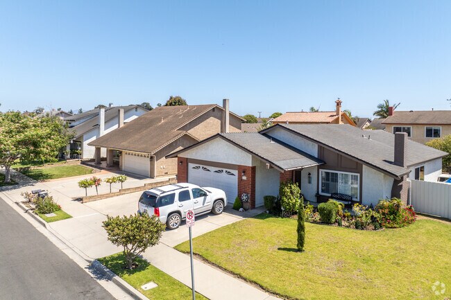 You can find a mix of single and two story homes throughout Fremont North.