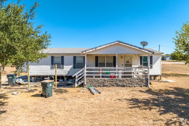 The homes in Mustang Mesa range in size from 1,200 to 2,500 square feet.