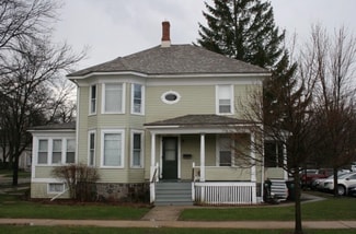 103 W Lincoln Ave, Barrington, IL 60010