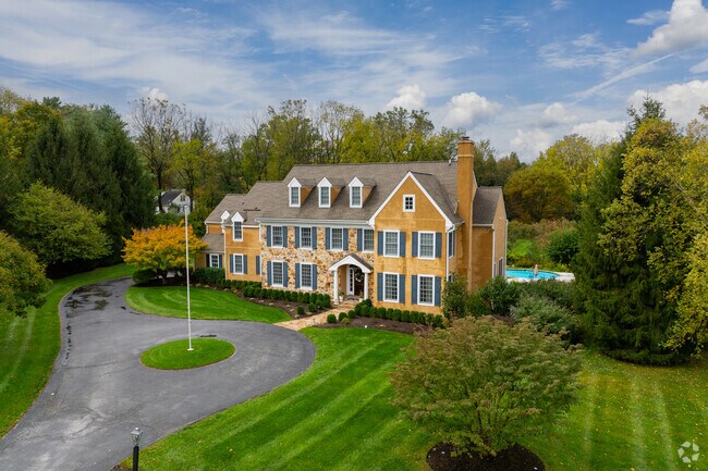 Large yards are common across Easttown’s single‑family neighborhoods.