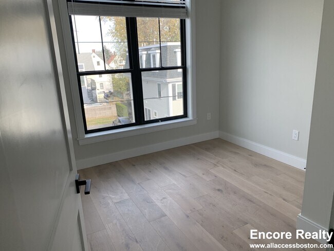 157 Everett St unit 309, Boston, MA 02134 - photo 2
