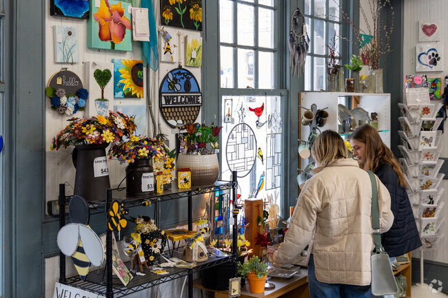 Art is one of the main industries in Black Mountain.