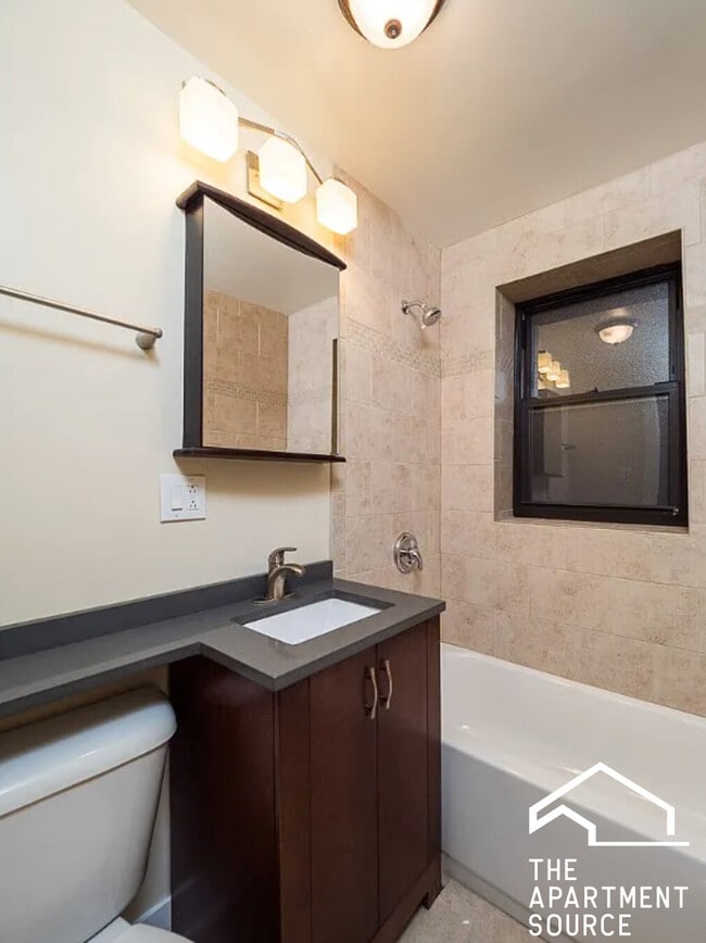 631 W Barry Ave unit 204, Chicago, IL 60657 - photo 4