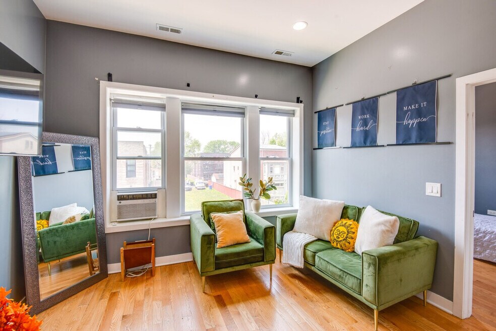 4241 S Langley Ave unit ID1305514P, Chicago, IL 60653 - photo 1